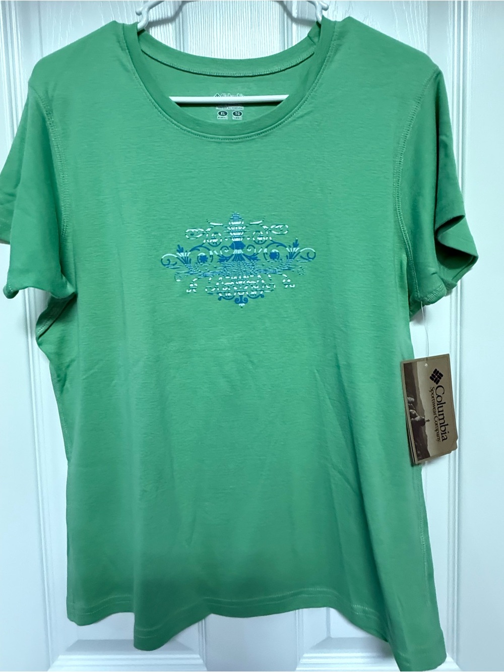 Columbia Women's Green Short-Sleeve Graphic Tee XL